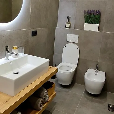 La Morra Apartments *